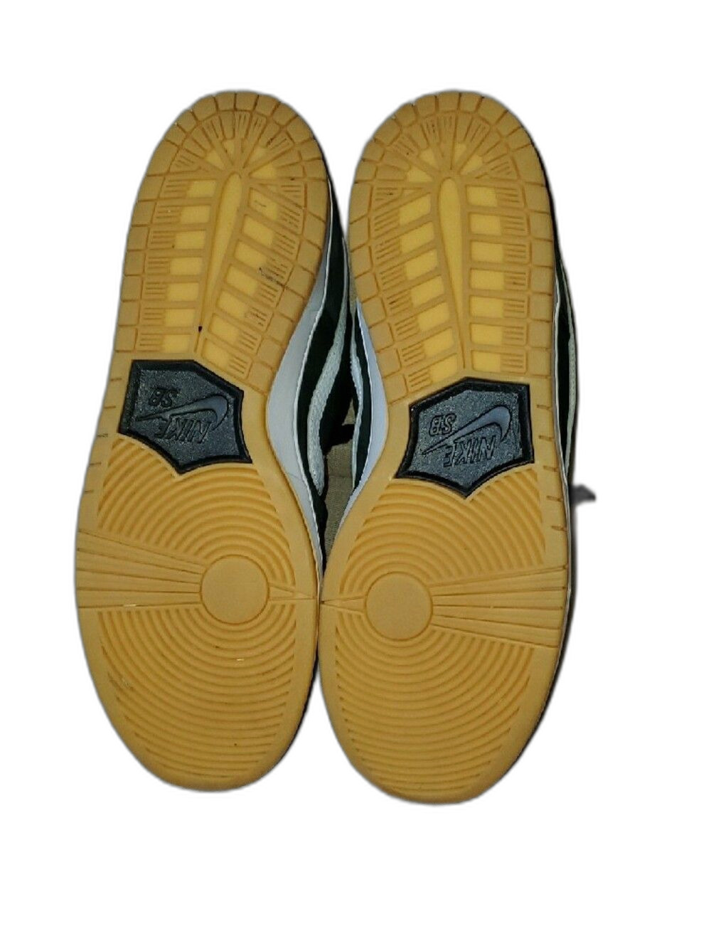 Nike Low-Top Sneakers in Black and White with Gum Outsole 12 - Picture 11 of 12